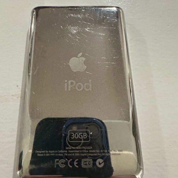 Apple ipod Classic 5th Generation With Video 30gb and NEW BATTERY - Picture 2 of 3